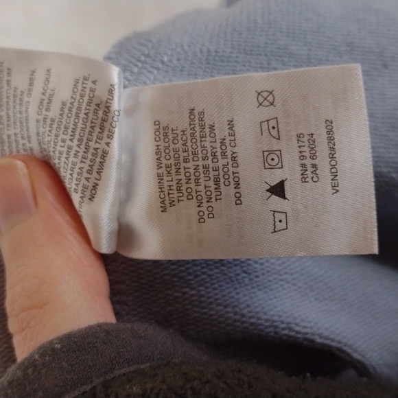 NWOT Fila baby blue crewneck sweatshirt with pockets! - Picture 8 of 8